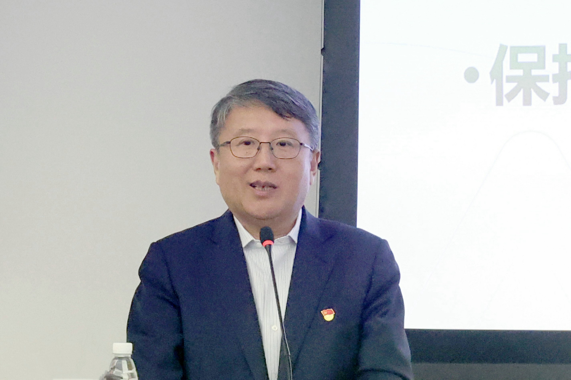 集团王崔军总经理面向金融板块业务单元讲授主题教育专题党课