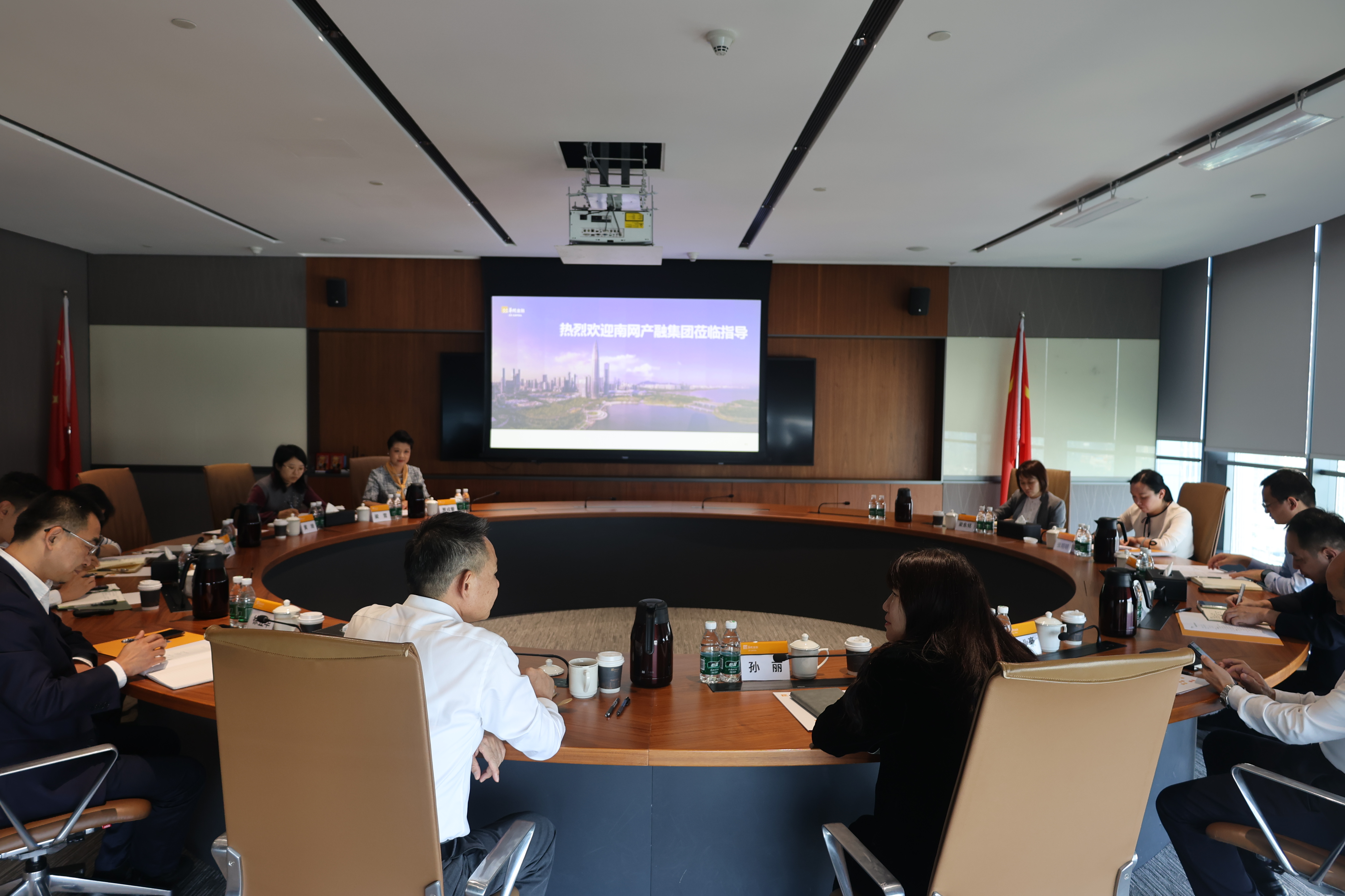 南网产融集团总经理孙丽到访华润金融